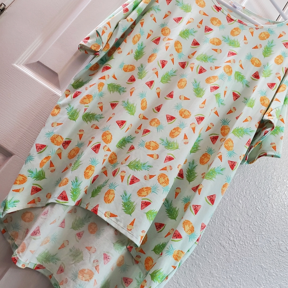 LulaRoe Tropical Tee - Picture 10 of 13
